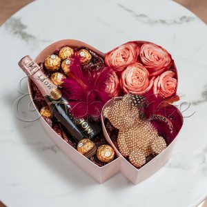 Кутия с рози - Golden Love